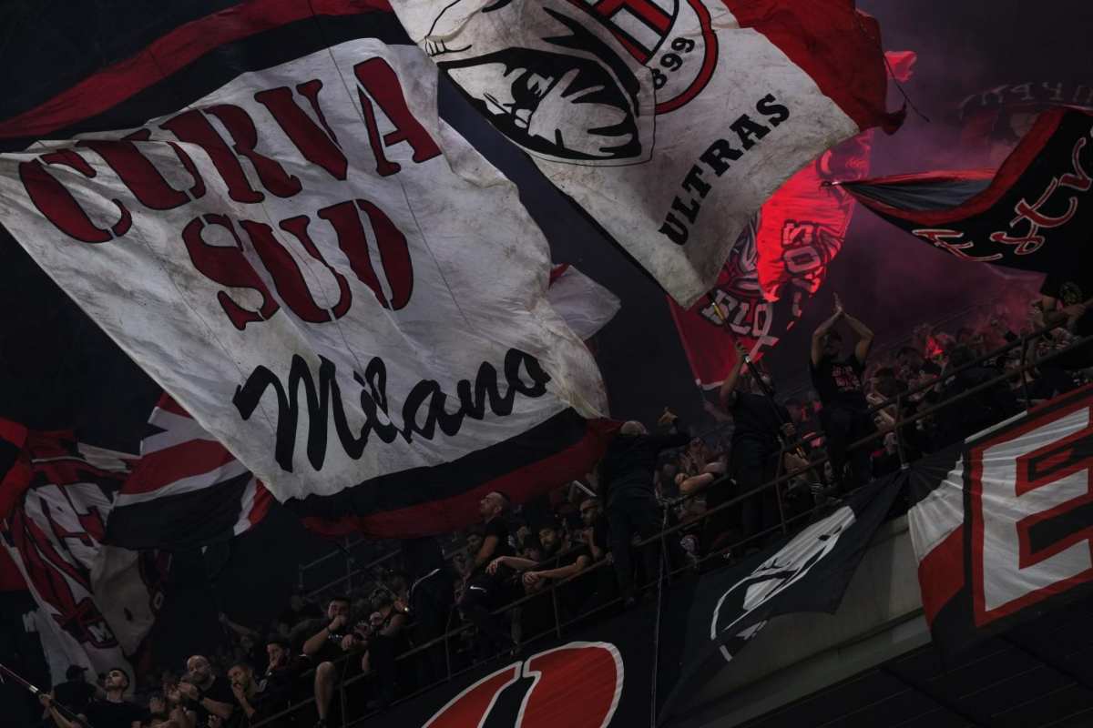 Casa Milan, spunta uno striscione di protesta: “Andatevene tutti, indegni!”