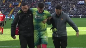 Stankovic injury, goalkeeper forced off the field after knee problem - PHOTOS