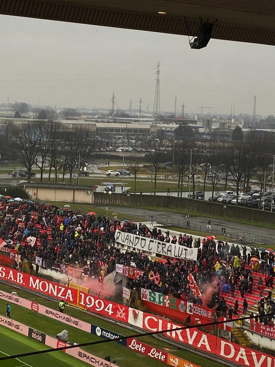 Monza-Hellas Verona, Curva Pieri banner is blatant