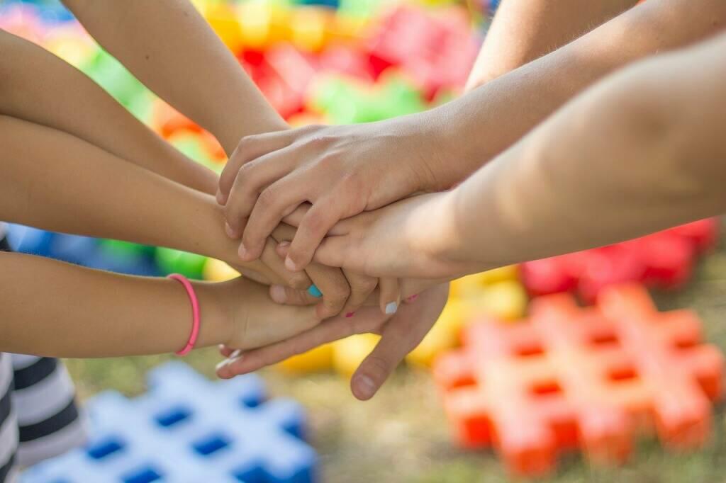 Una figlia adottata ci scrive: 'Perché è un tradimento ricercare i genitori naturali'