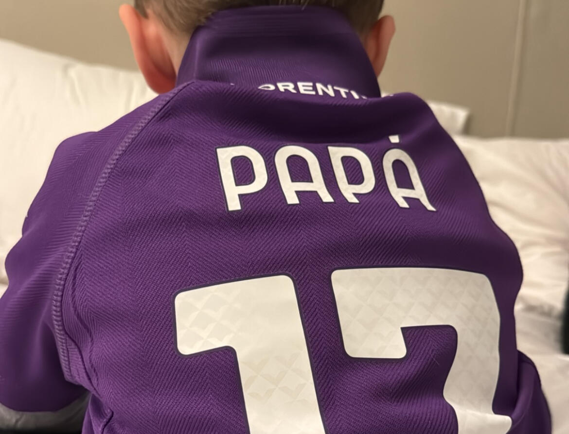 FOTO - La famiglia Zaniolo è già contagiata: il figlio ha la sua prima maglia viola