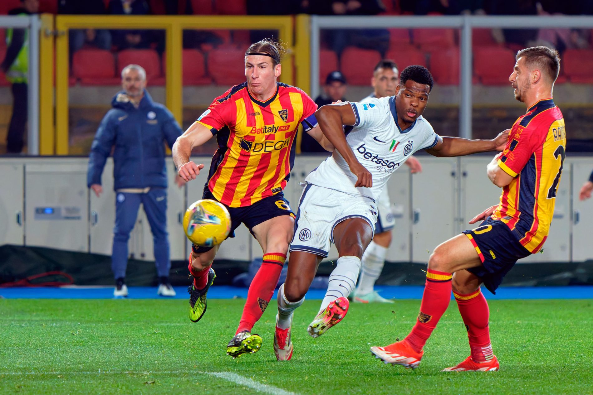 Points against the top 10: a negative gulf between Lecce and the others