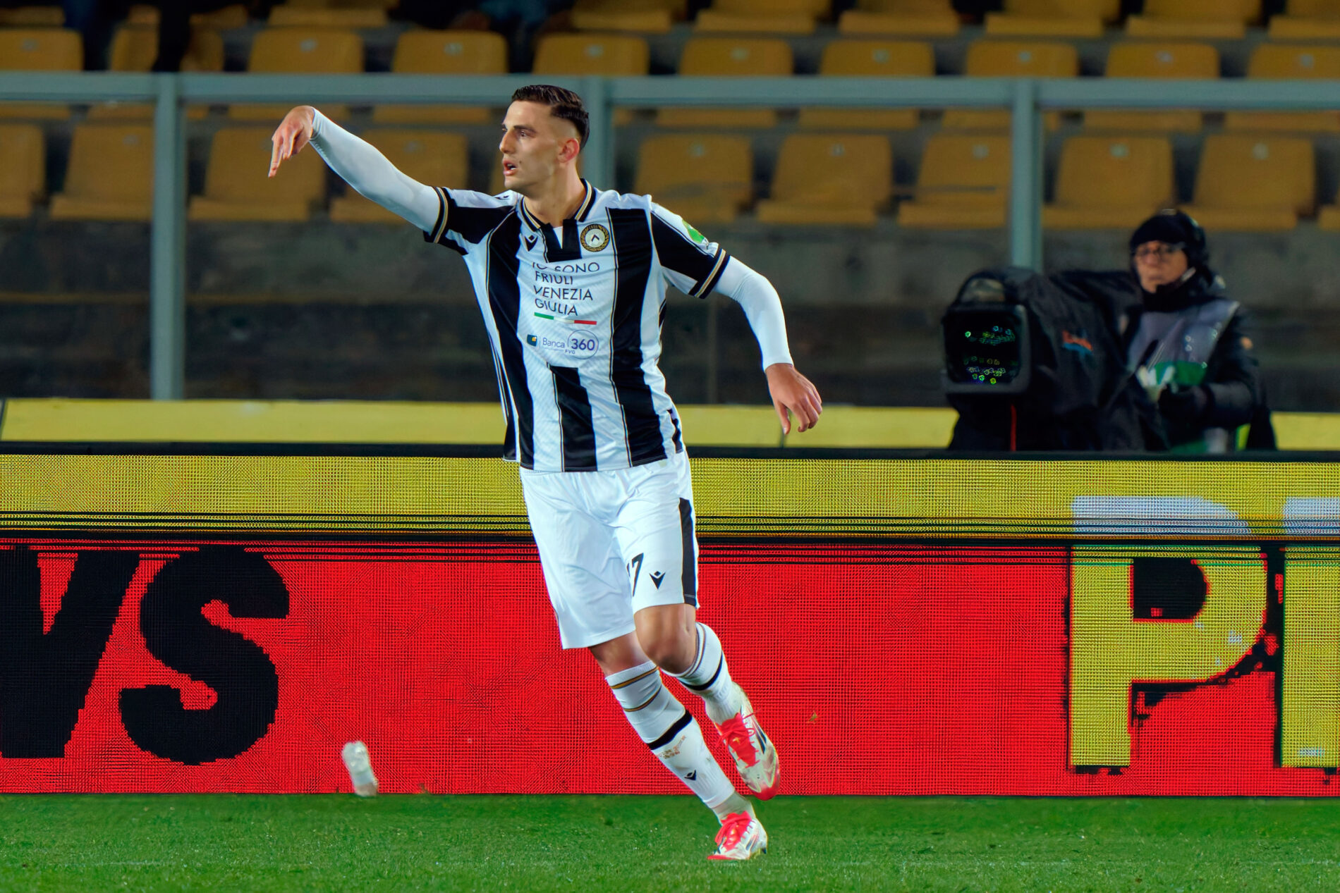 Inter and Napoli, market duel for Lucca: Udinese asks for 30 million