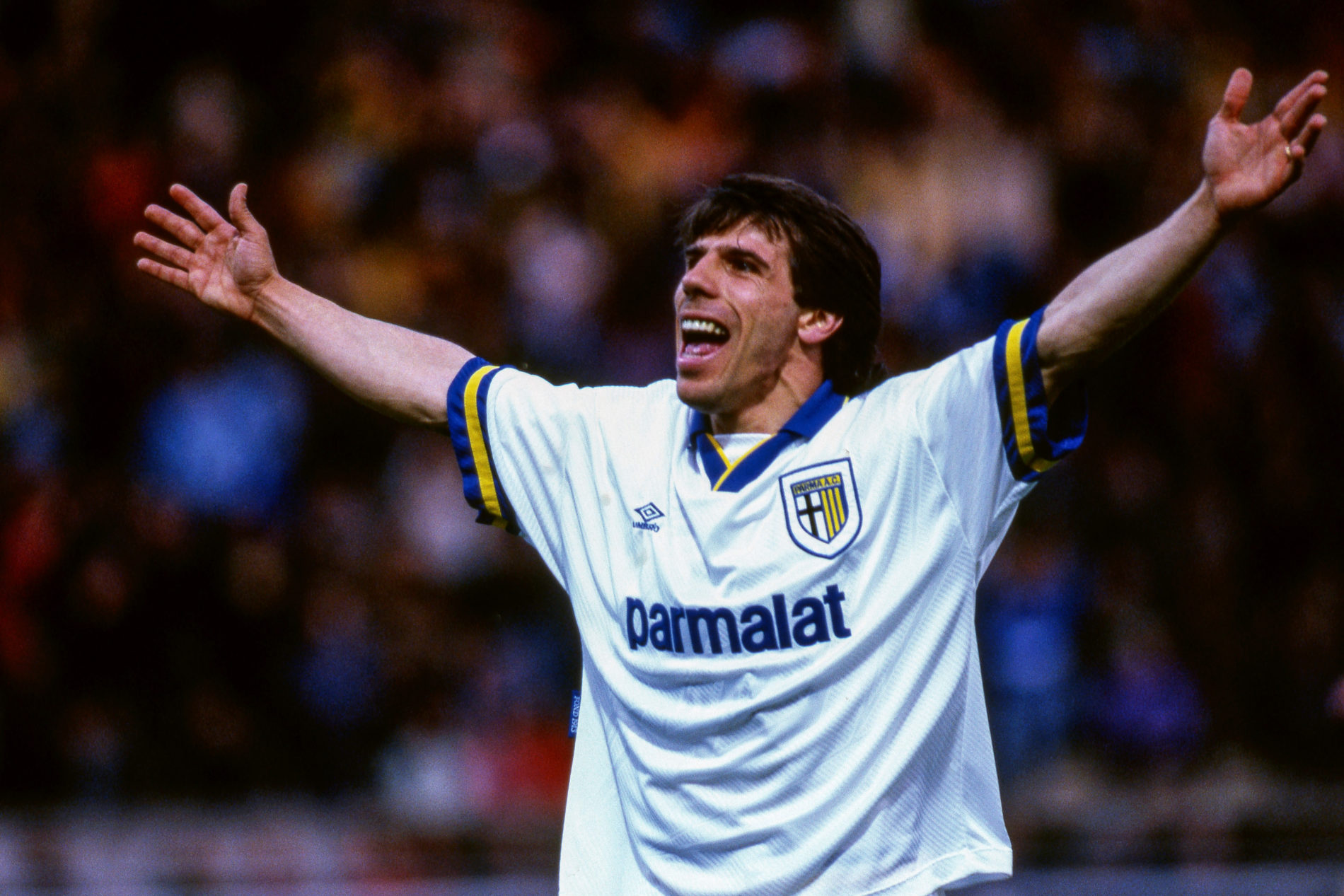 Zola returns to the field with Serie A Operation Nostalgia at Tardini Stadium