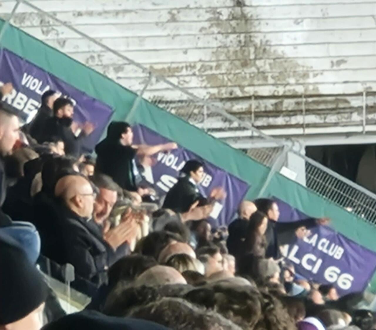 UEFA's inexplicable decision: 200 Panathinaikos fans (not exactly quiet) in the middle of the Purple Tribune and an inevitable tension