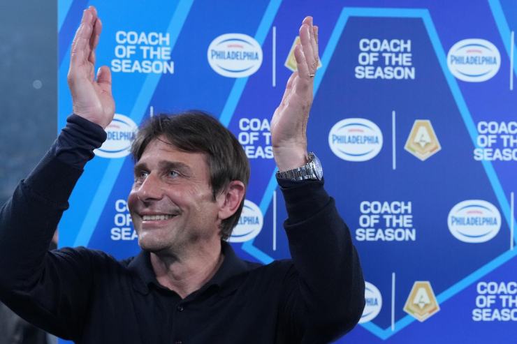 Conte at De Laurentiis' party, background from Ischia: "You don't decide to..