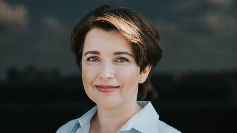 Renáta Kellnerová, that's who is the woman who wants to challenge Pier Silvio Berlusconi