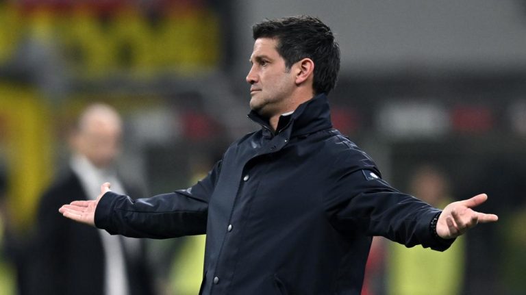 chivu braccia larghe