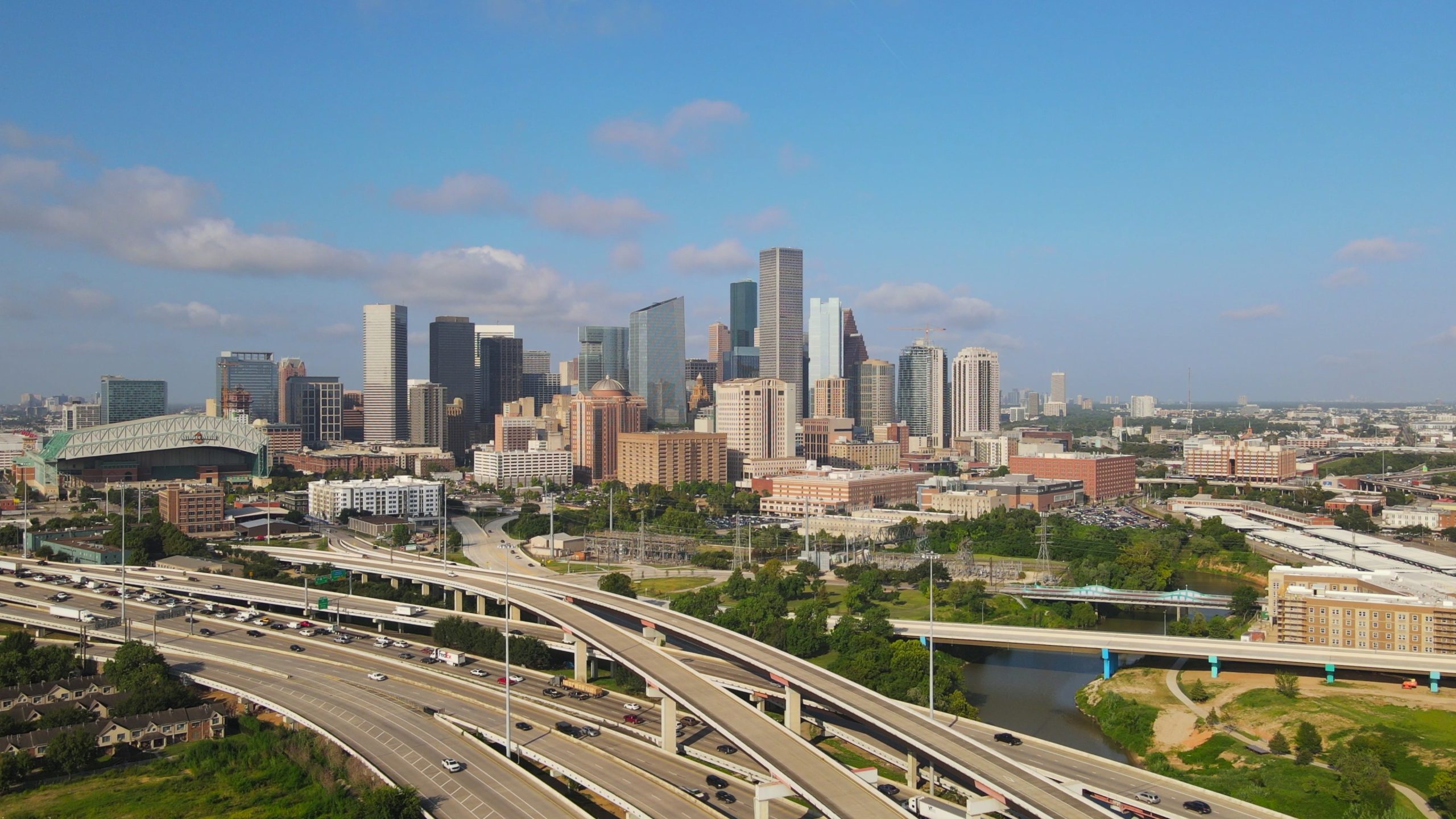 overlapping-highways-in-downtown-houston-texas-SBI-351607020