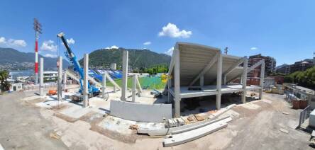 Here is the new field of the Sinigaglia stadium: wider and completed today, is ready for the Como Cup end of the month